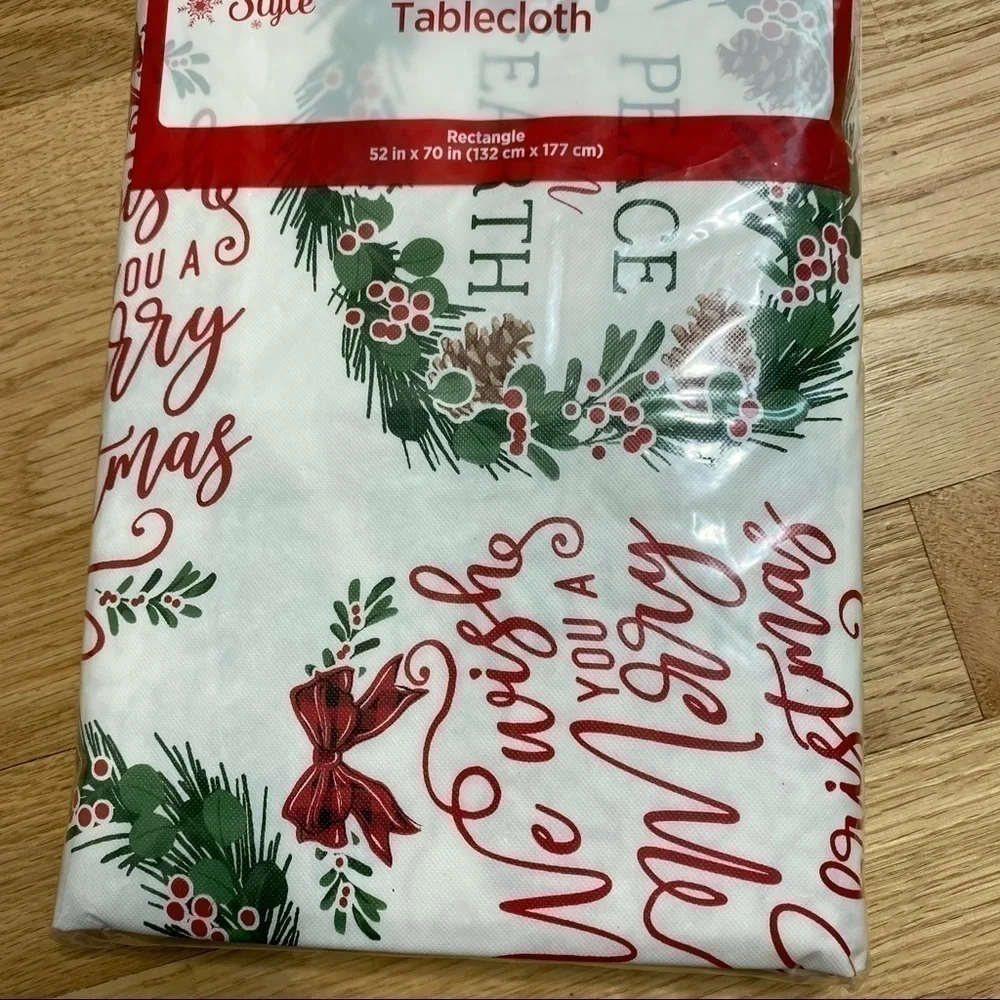 Christmas Rectangle Table Cloth Wreath Merry Peace on Earth NEW
